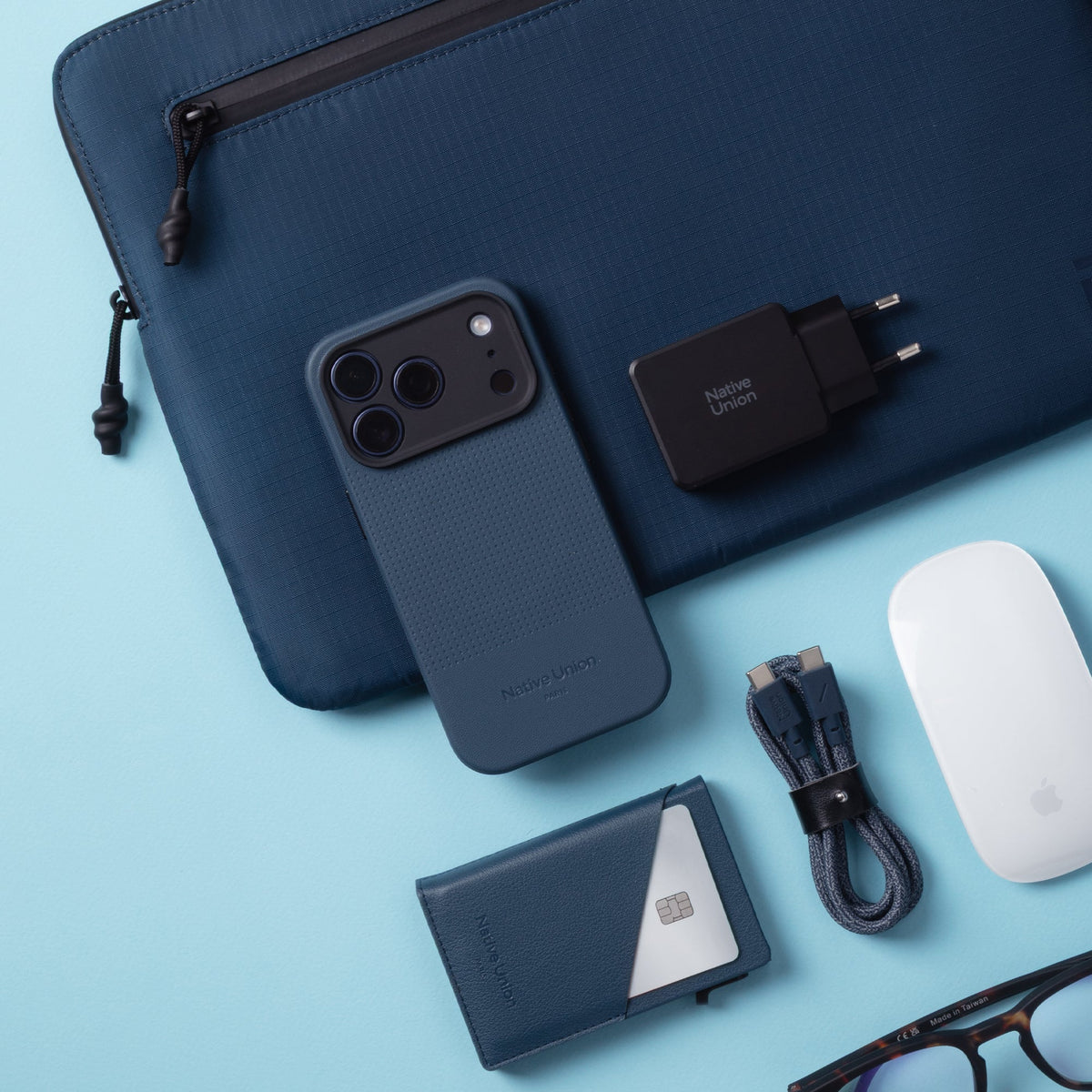 Handyhülle für iPhone 18 Pro Max, Native Union Active Case mit MagSafe, Dunkelblau (3/7)
