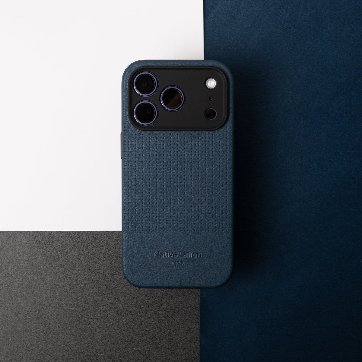 Handyhülle für iPhone 18 Pro, Native Union Active Case mit MagSafe, Dunkelblau (7/9)