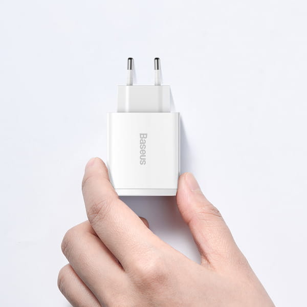 Wandladegerät Baseus Compact 2xUSB-A + USB-C QC 3.0 PD 30W 3A, Weiß