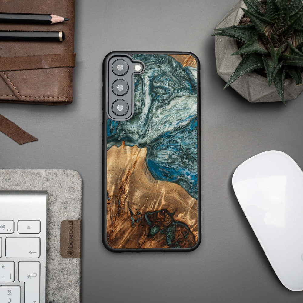 Holzhülle für Galaxy S23 Plus, Bewood Unique Planets Erde
