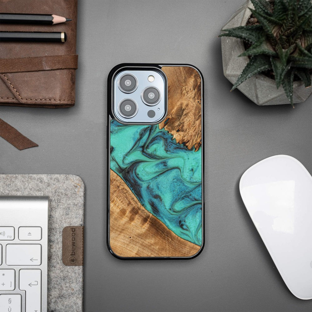 Holzhülle für iPhone 14 Pro, Bewood Unique Turquoise