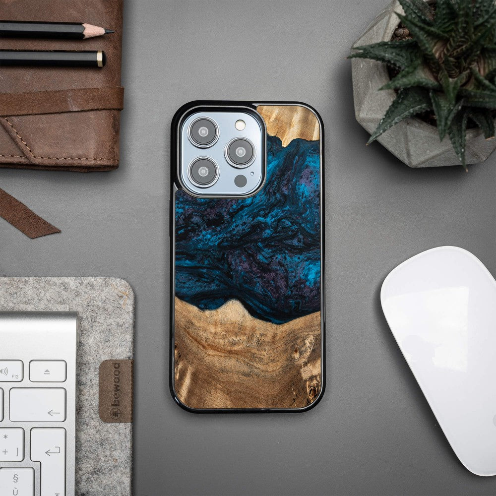 Holzhülle für iPhone 14 Pro, Bewood Unique Planets Neptun