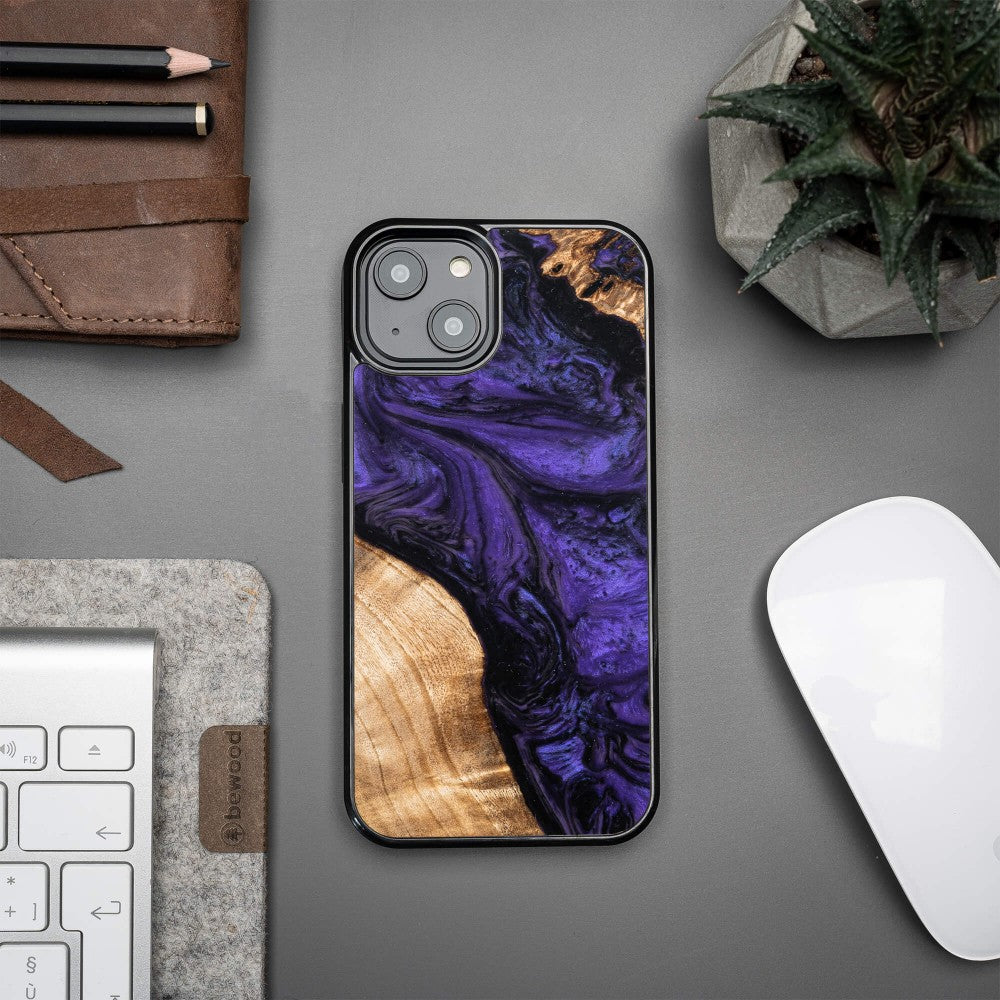 Holzhülle für iPhone 14, Bewood Unique Violet