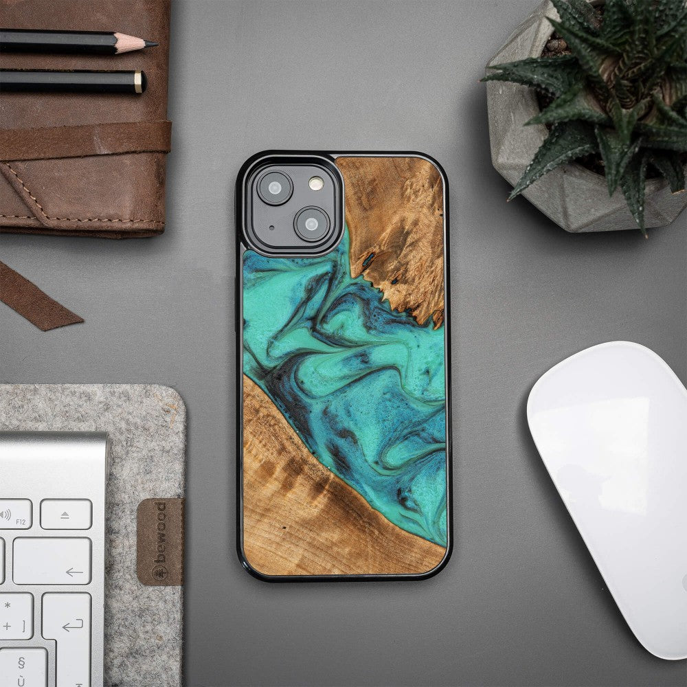 Holzhülle für iPhone 14, Bewood Unique Turquoise