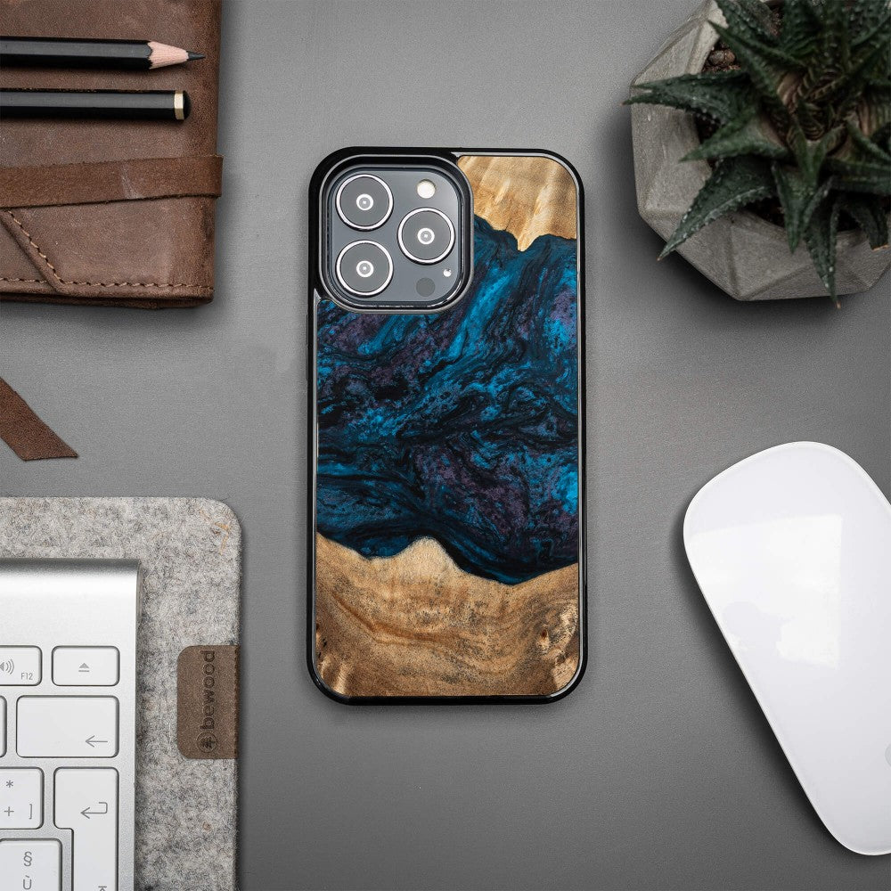 Holzhülle für iPhone 13 Pro, Bewood Unique Planets Neptun