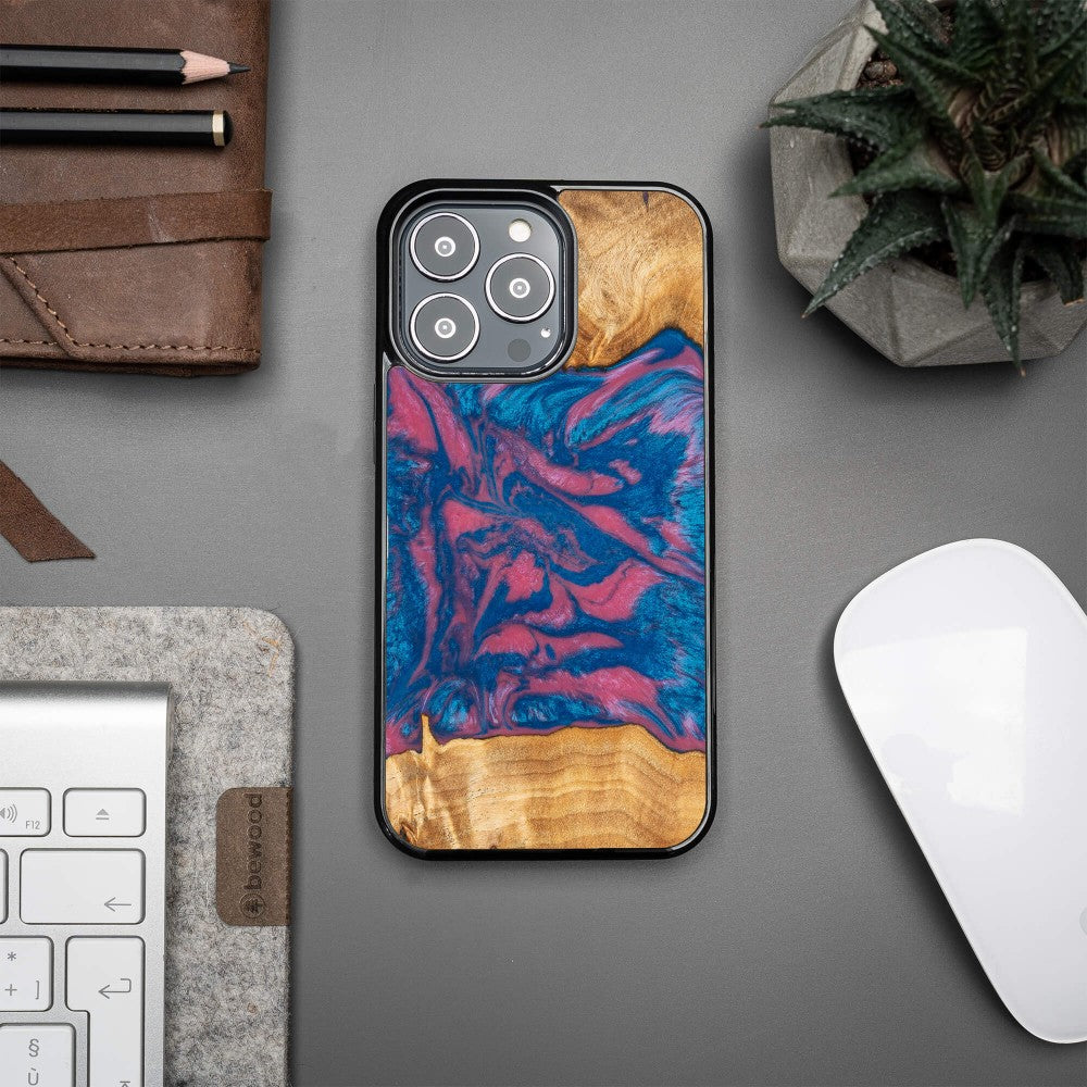 Holzhülle für iPhone 13 Pro, Bewood Unique Neons Vegas