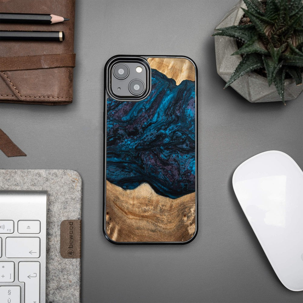 Holzhülle für iPhone 13, Bewood Unique Planets Neptun