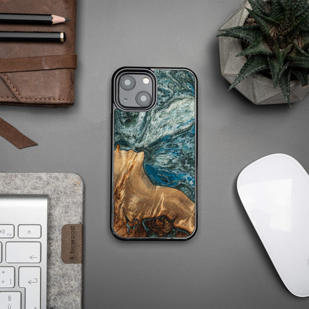 Holzhülle für iPhone 13 Mini, Bewood Unique Planets Erde