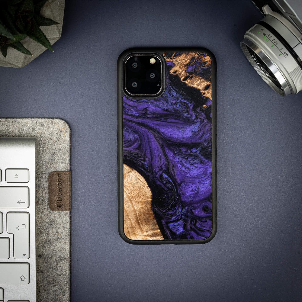 Holzhülle für iPhone 11 Pro, Bewood Unique Violet