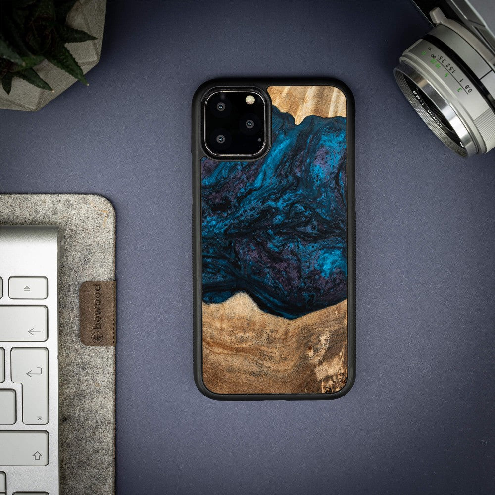 Holzhülle für iPhone 11 Pro, Bewood Unique Planets Neptun