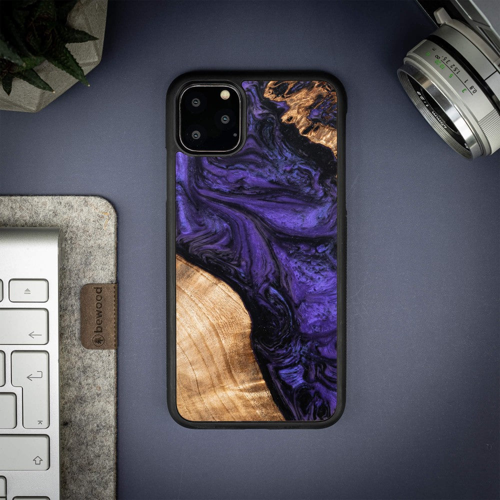 Holzhülle für iPhone 11 Pro Max, Bewood Unique Violet