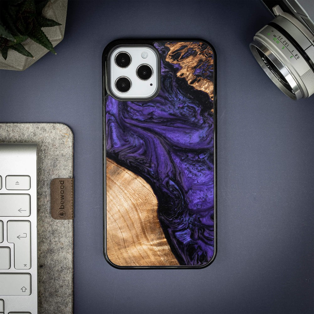 Holzhülle für iPhone 12 Pro Max, Bewood Unique Violet