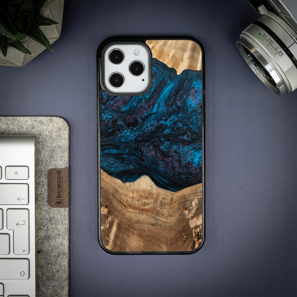 Holzhülle für iPhone 12 Pro Max, Bewood Unique Planets Neptun