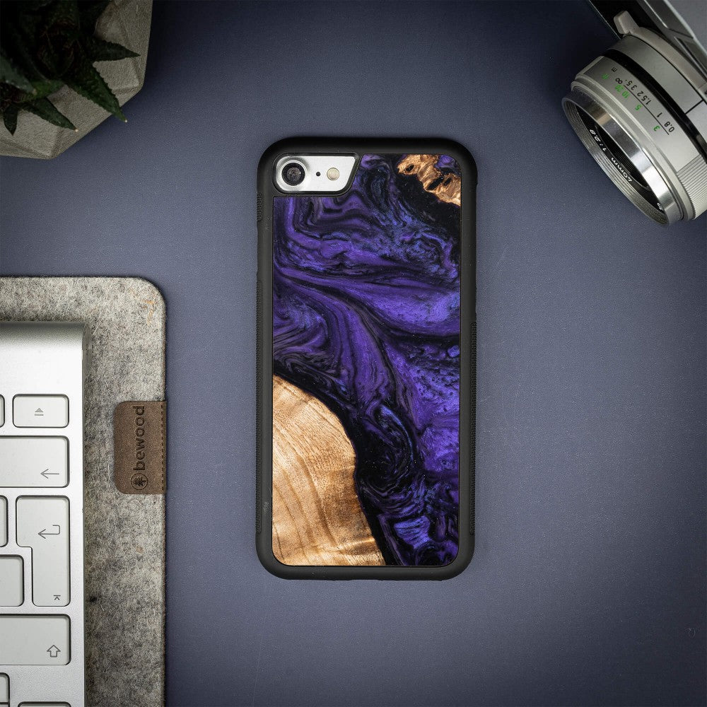 Holzhülle für iPhone SE 2022 / 2020 / 8 / 7, Bewood Unique Violet