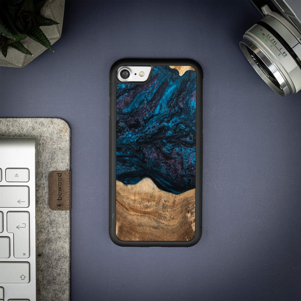 Holzhülle für iPhone SE 2022 / 2020 / 8 / 7, Bewood Unique Planets Neptun