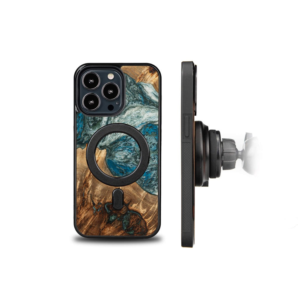 Holzhülle für iPhone 13 Pro, Bewood Unique Planets Erde für MagSafe