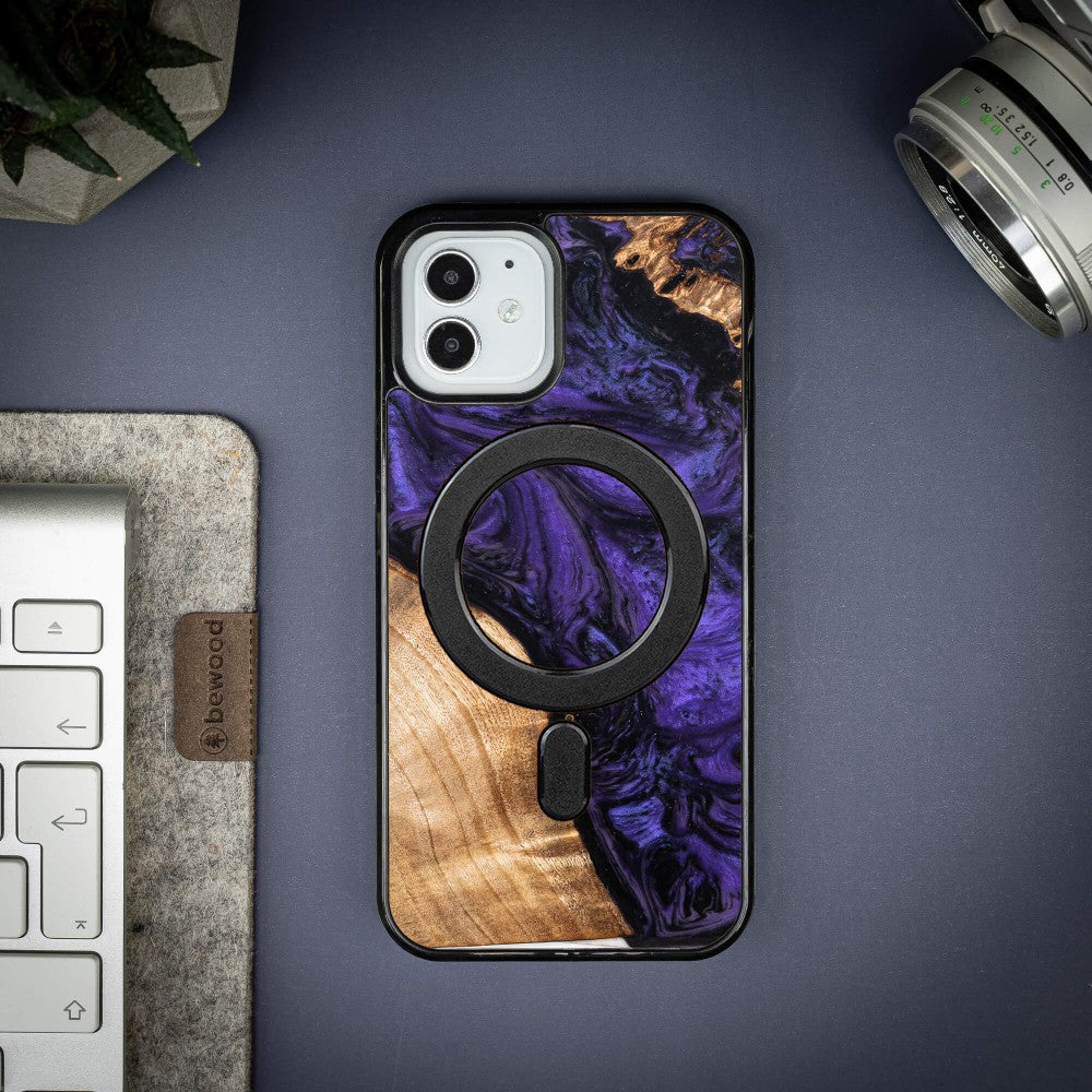 Holzhülle für iPhone 12 Pro / 12, Bewood Unique Violet für MagSafe
