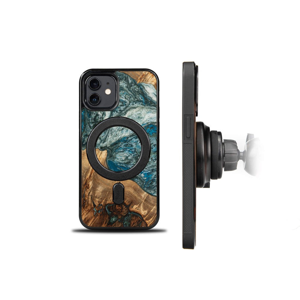 Holzhülle für iPhone 12 Pro / 12, Bewood Unique Planets Erde für MagSafe