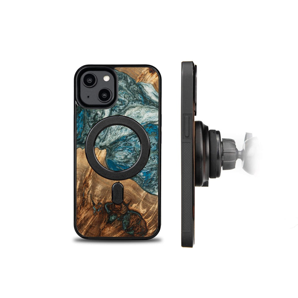 Holzhülle für iPhone 15, Bewood Unique Planets Erde für MagSafe