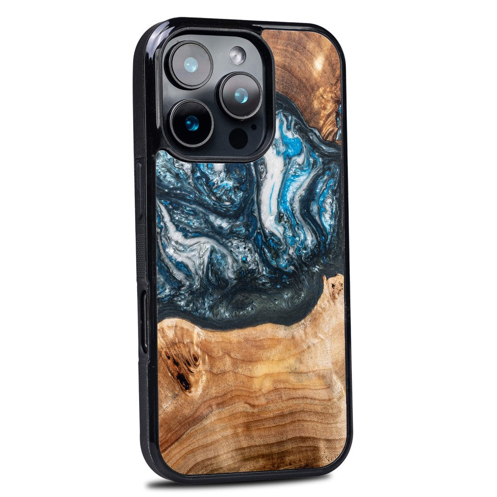 Holzhülle für iPhone 16 Pro, Bewood Unique Planets Erde