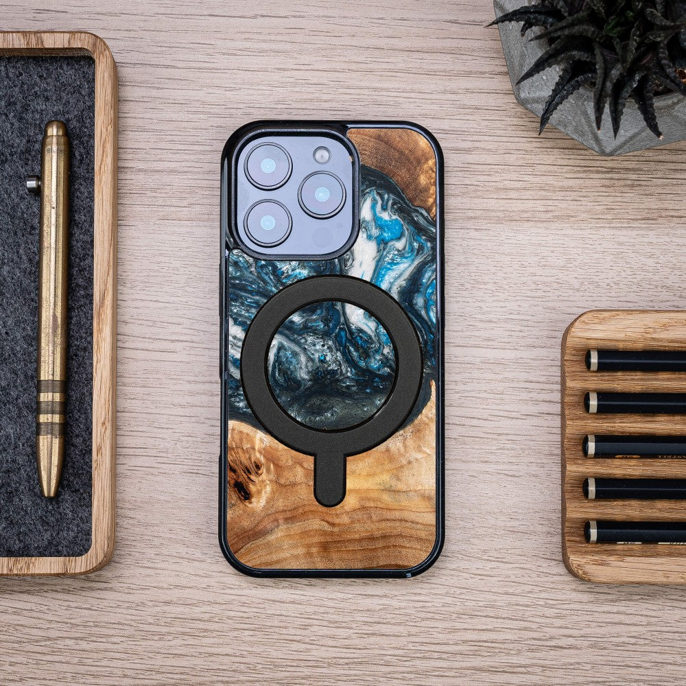 Holzhülle für iPhone 16 Pro, Bewood Unique Planets Erde für MagSafe