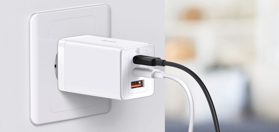 Ladegerät Baseus GaN5 Pro 2x USB-C, USB-A 65W, Weiß
