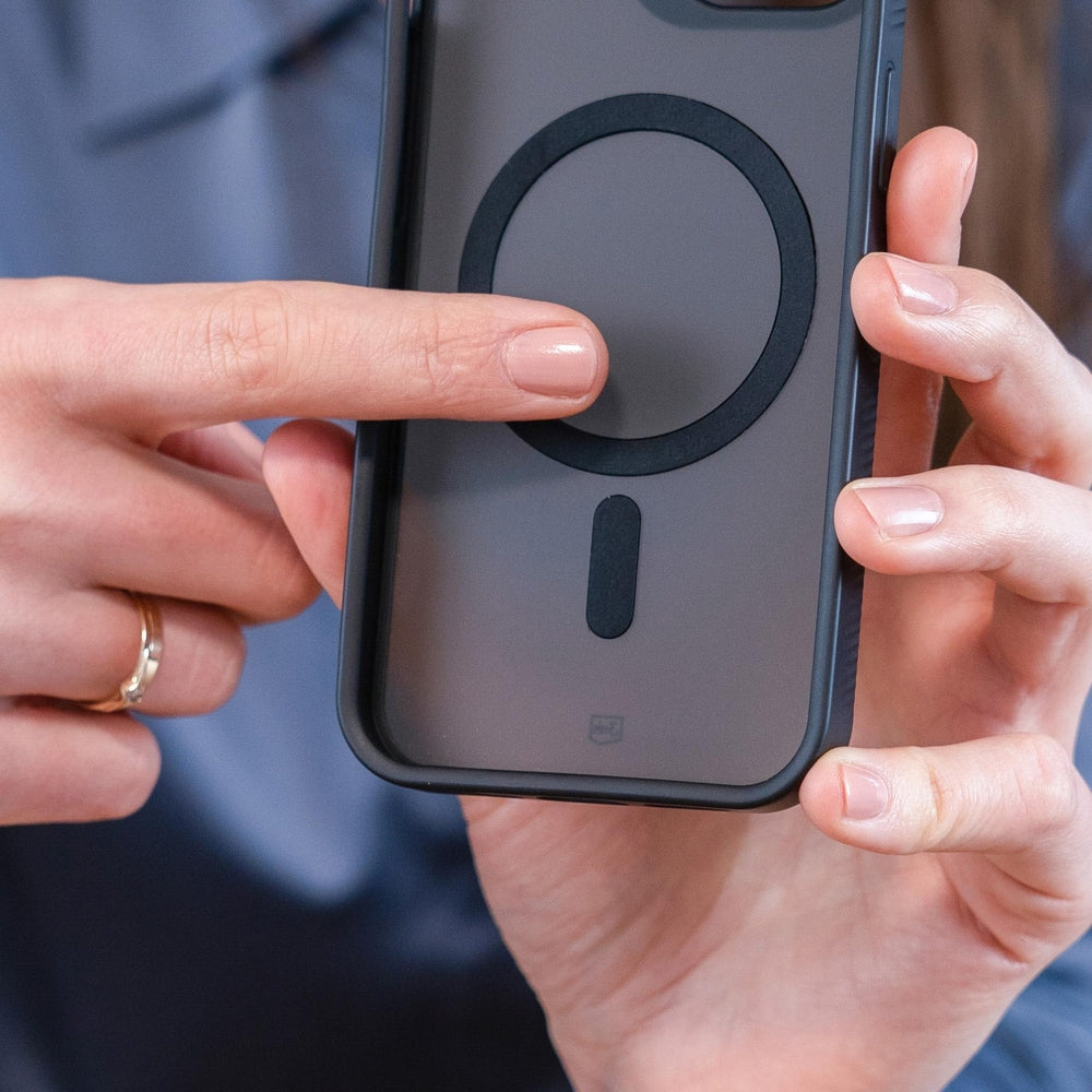 Handyhülle für iPhone 16, 3mk Smoke MagCase, Durchscheinend mit schwarzen Rahmen