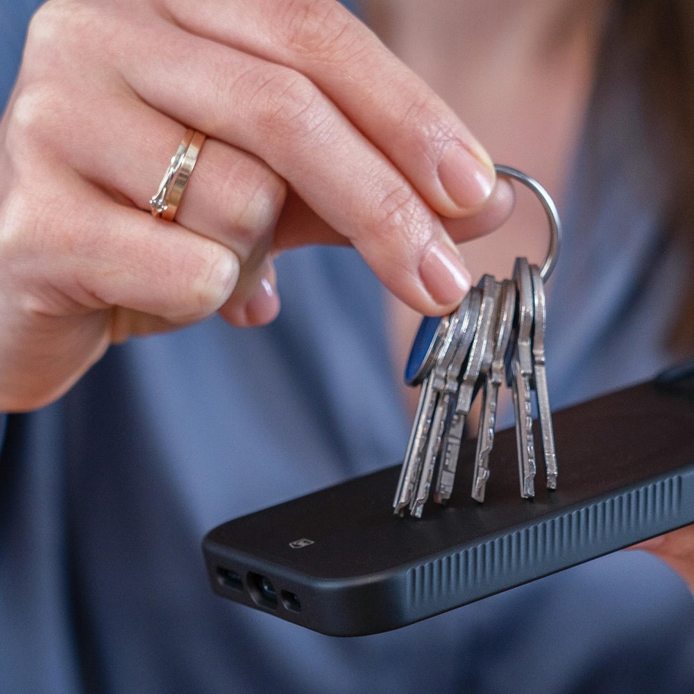 Handyhülle für iPhone 16, 3mk Smoke MagCase, Durchscheinend mit schwarzen Rahmen