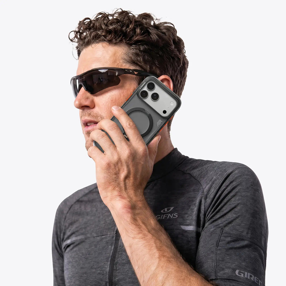 Handyhülle mit 360° drehbarem Standfuß für iPhone 18 Pro Max / 17 Pro Max, Torras Ostand Q3 Air mit MagSafe, Schwarz (6/8)