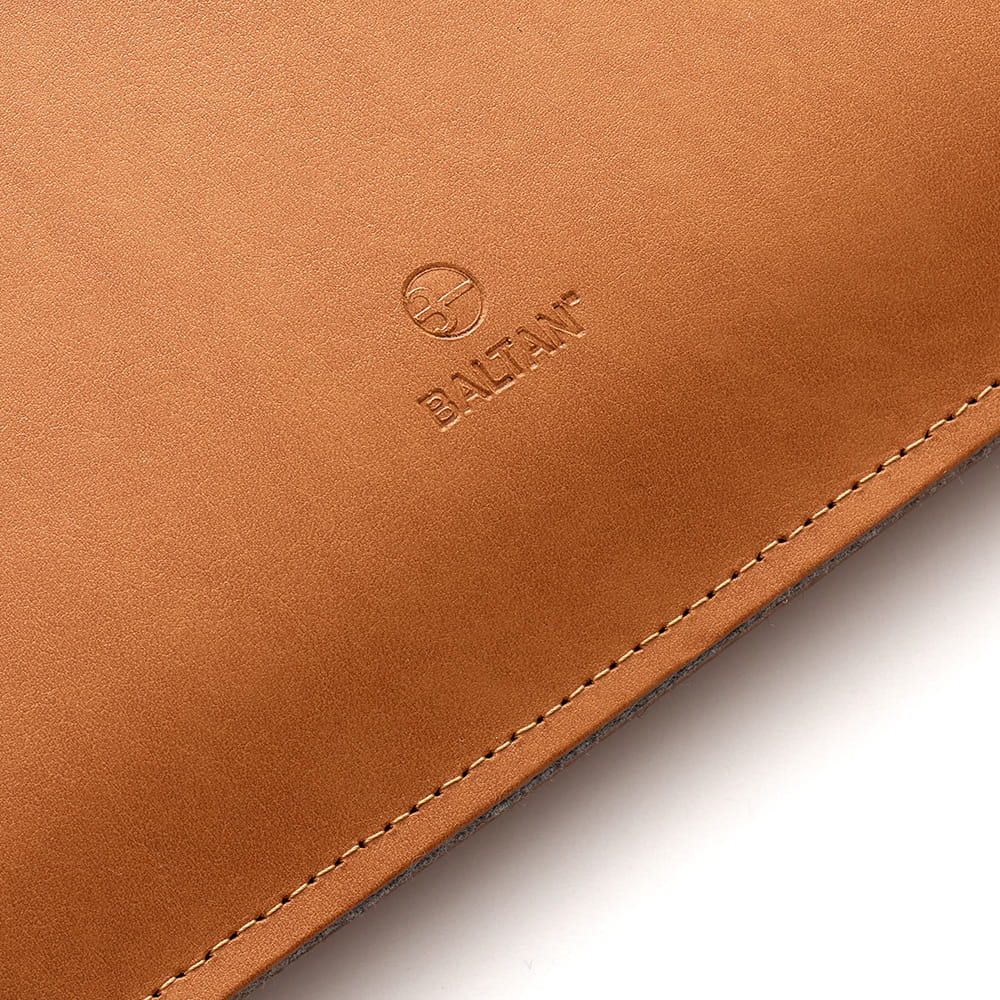 Hülle für MacBook Air 13,6" M4, Baltan Sleeve Premium, Braun