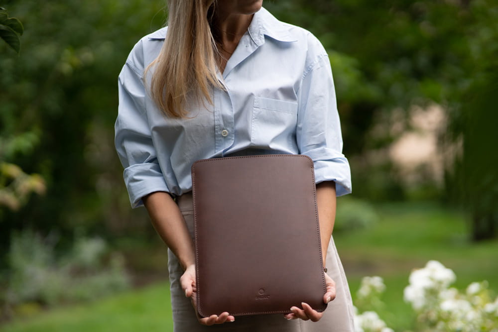 Hülle für MacBook Air 15" M4, Baltan Sleeve Premium, Dunkelbraun
