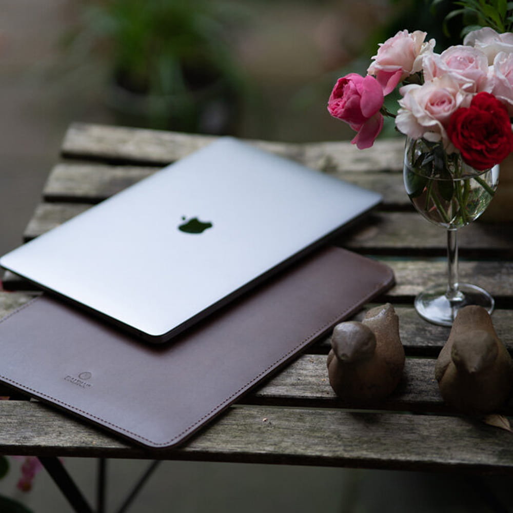 Hülle für MacBook Air 13,6" M4, Baltan Sleeve Premium, Dunkelbraun