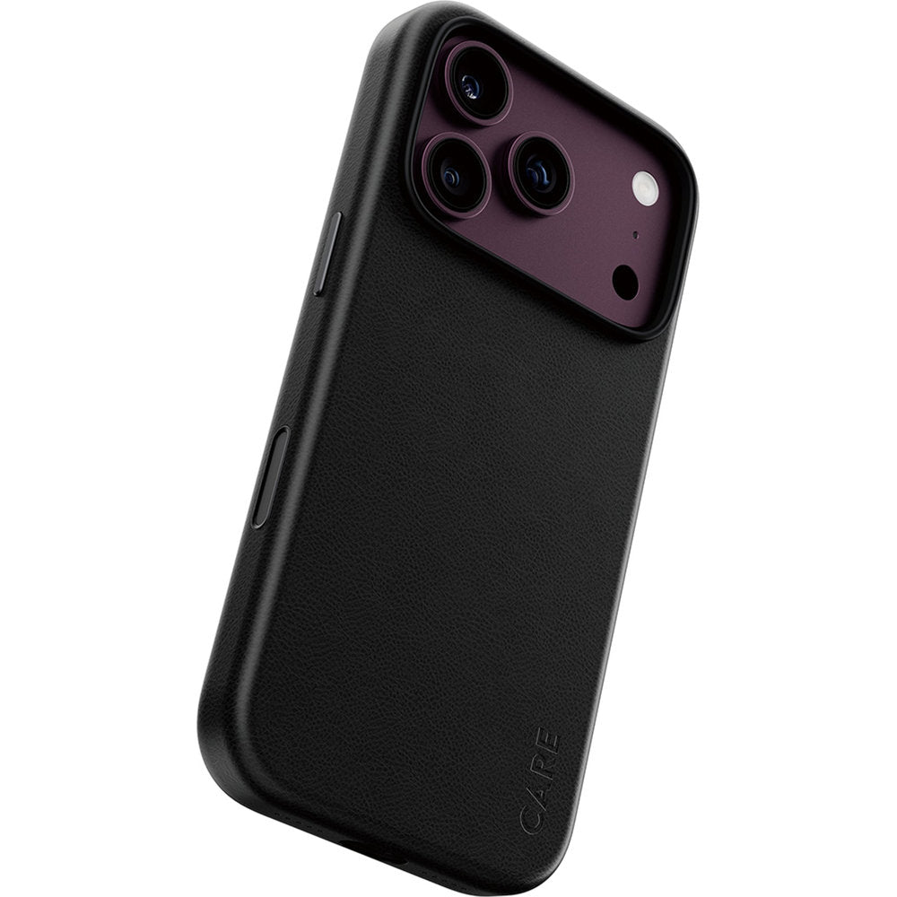 Handyhülle aus veganem Leder für iPhone 18 Pro / 17 Pro, CARE by PanzerGlass Solo Vegan Leather Case mit MagSafe, Schwarz (1/6)
