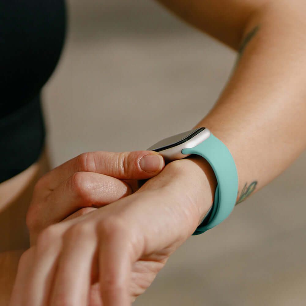 Armband für Apple Watch 38/40/41/42 mm, Crong Sport Liquid Band, Türkis