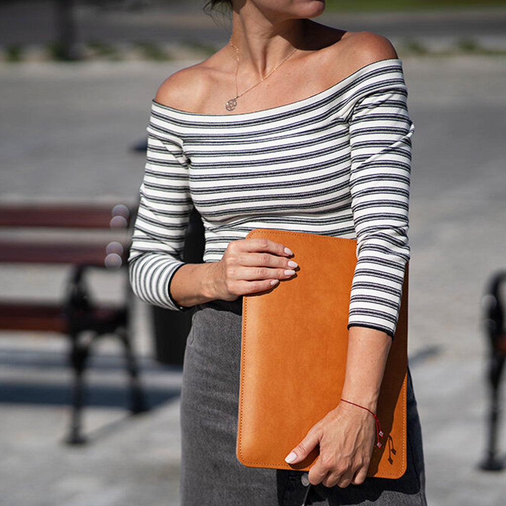 Hülle für MacBook Neo 13" 2026, Baltan Sleeve Premium, Braun