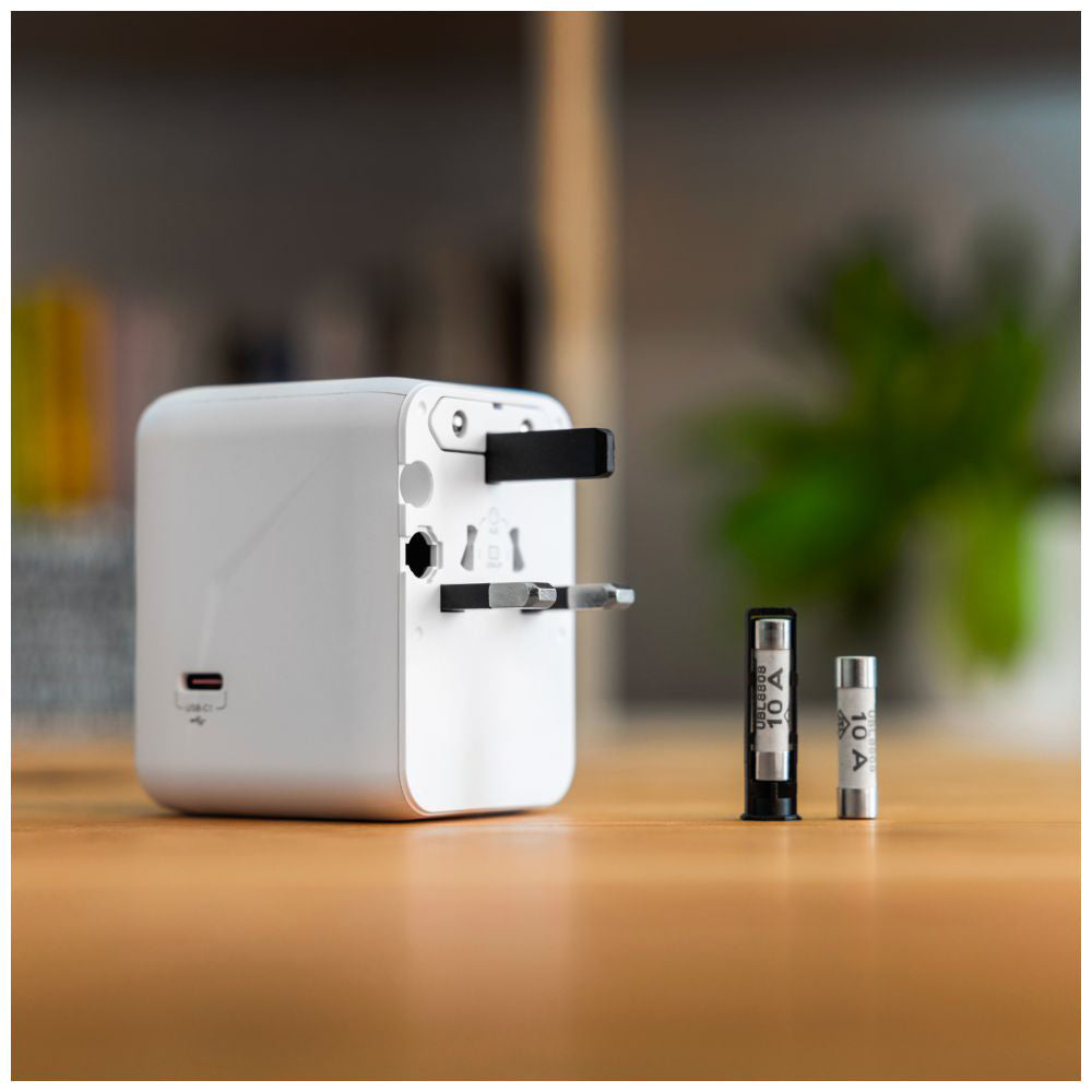 Reiseadapter / Steckeradapter Fixed Voyager 70 W für EU, UK, USA, AUS, 3x USB-C und 2x USB-A, GaN, PD 3.0, Weiß
