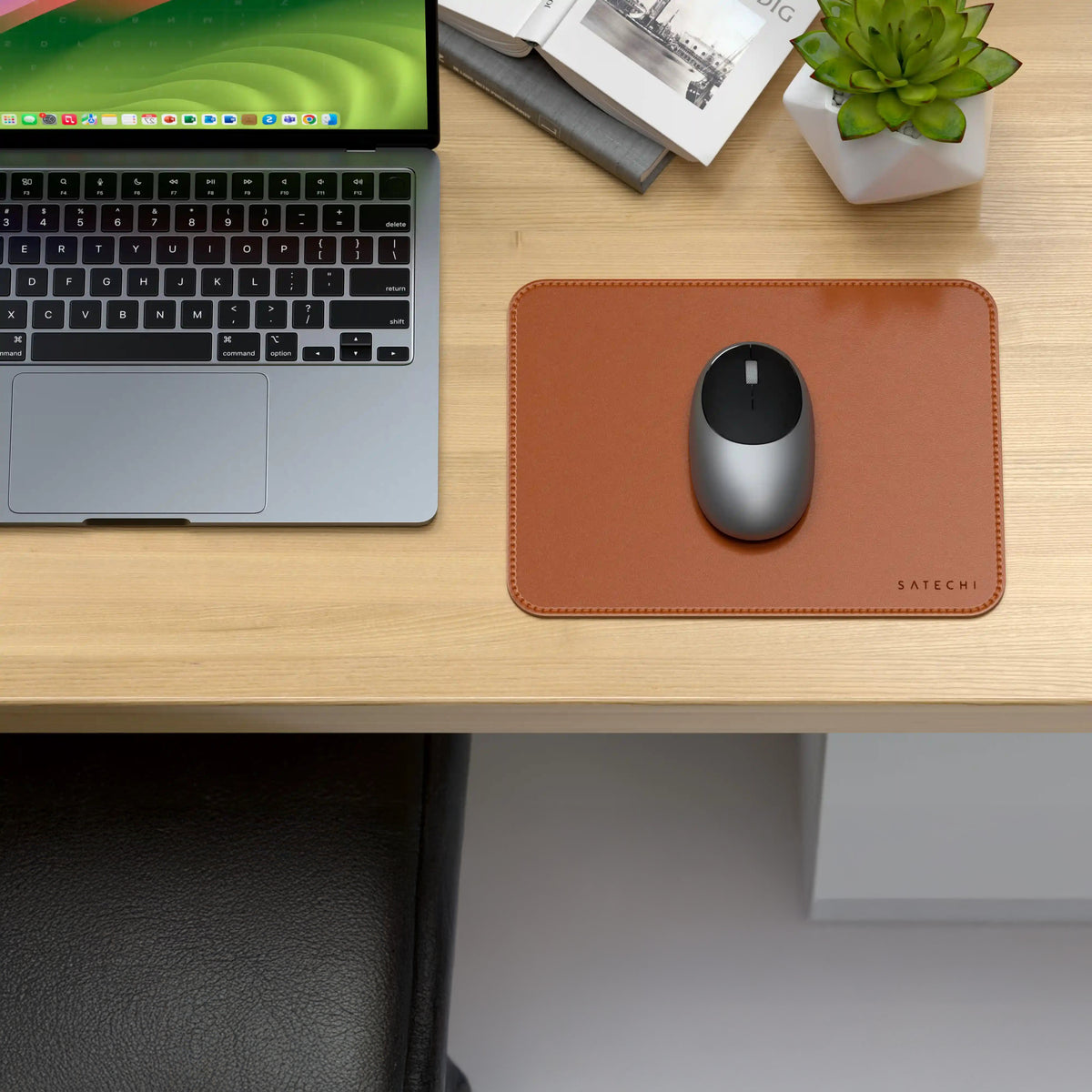 Mauspad aus veganem Leder für den Schreibtisch, Satechi Premium Mouse Pad, Braun