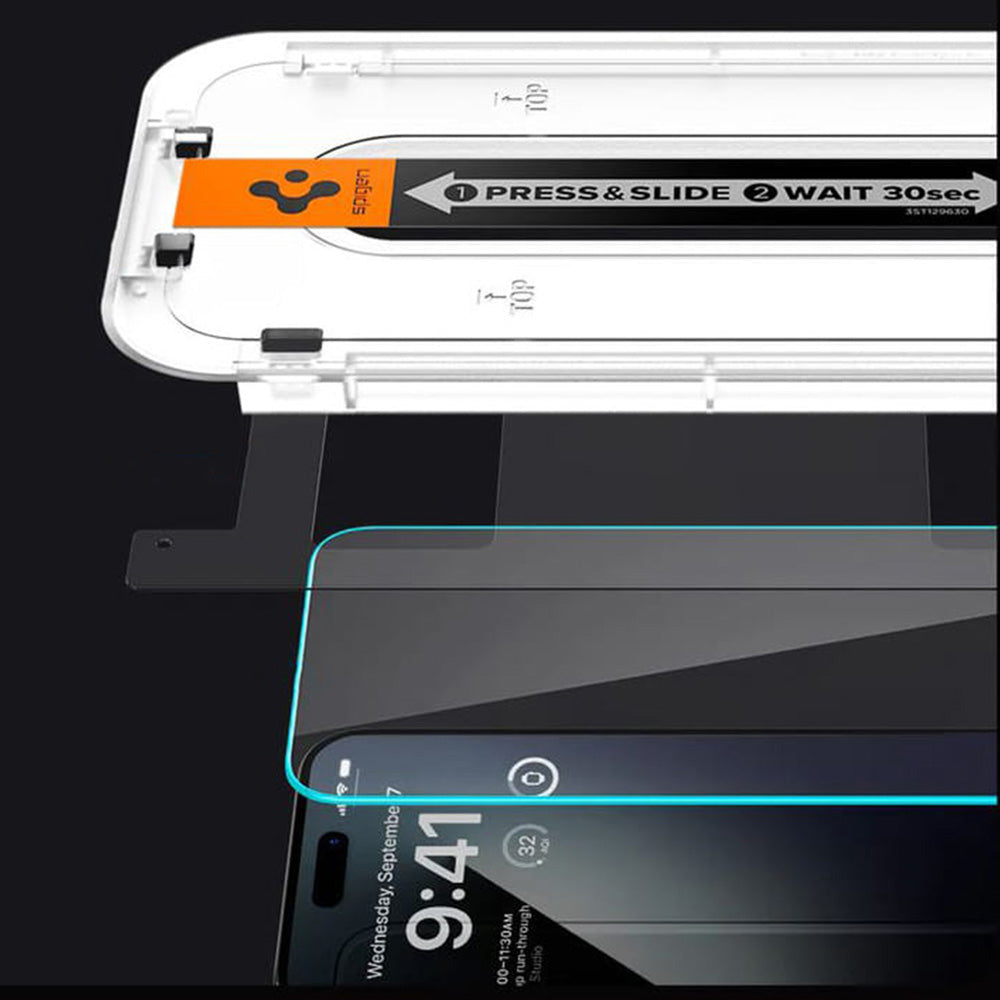 Glas für die Schutzhülle Spigen Glas.tR EZ Fit FC 2-Pack für iPhone 15 Pro Max, mit schwarzem Rahmen