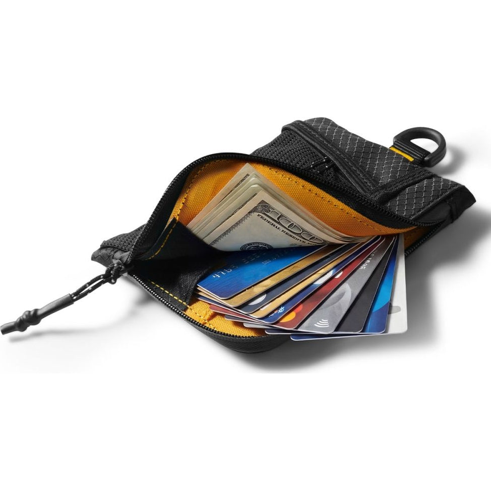 Kartenetui mit RFID-Schutz für Karten, Dokumente und Bargeld, Spigen LF300 Soft, Schwarz