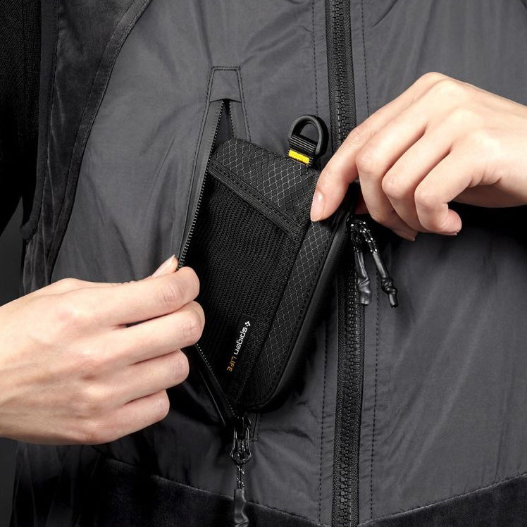 Kartenetui mit RFID-Schutz für Karten, Dokumente und Bargeld, Spigen LF300 Soft, Schwarz