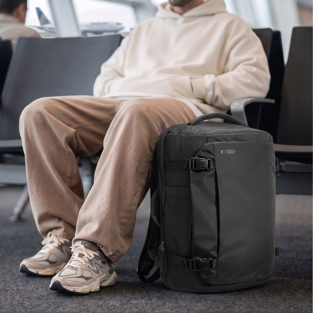 Reiserucksack mit Platz für einen Laptop, 24l, Tech-Protect Defender S70, Schwarz