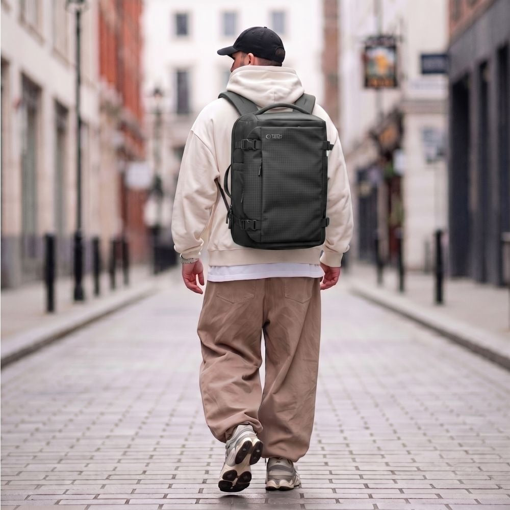 Reiserucksack mit Platz für einen Laptop, 24l, Tech-Protect Defender S70, Schwarz