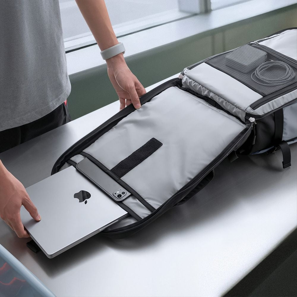 Reiserucksack mit Platz für einen Laptop, 24l, Tech-Protect Defender S70, Grau