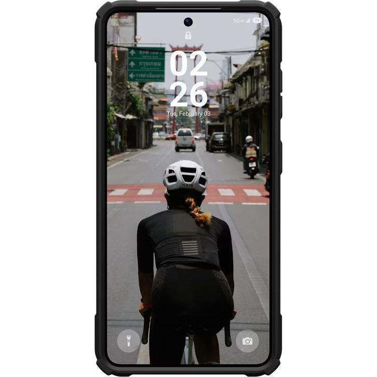 Handyhülle für Galaxy S26, Urban Armor Gear Plasma XTE Mag mit MagSafe, Durchscheinend und schwarz mit orangem Element