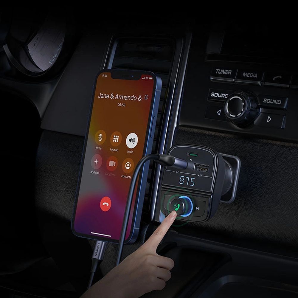 FM-Transmitter / Autoladegerät Ugreen CD229 31,5 W, 2x USB-A / 1x USB-C, Schwarz