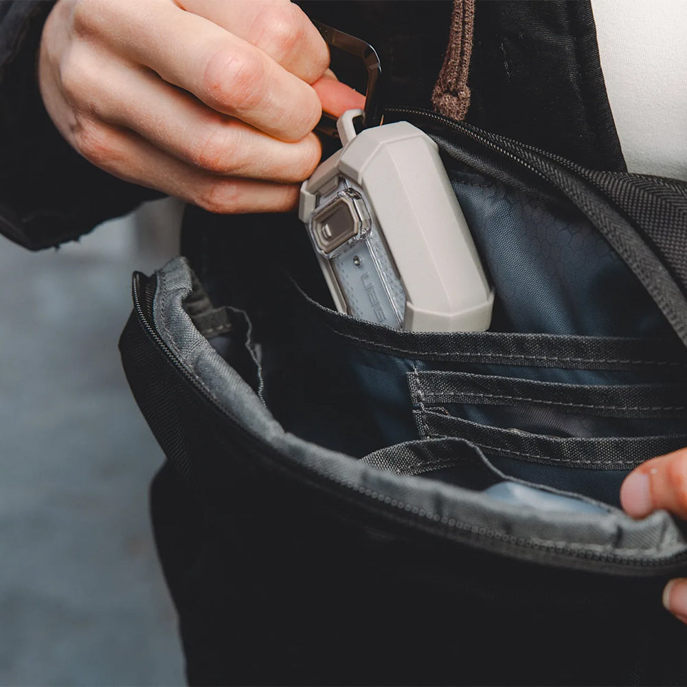 Gürteltasche für Handy, Schlüssel und Portemonnaie mit Tracker-Fach, UAG Standard Issue, 1L, Schwarz