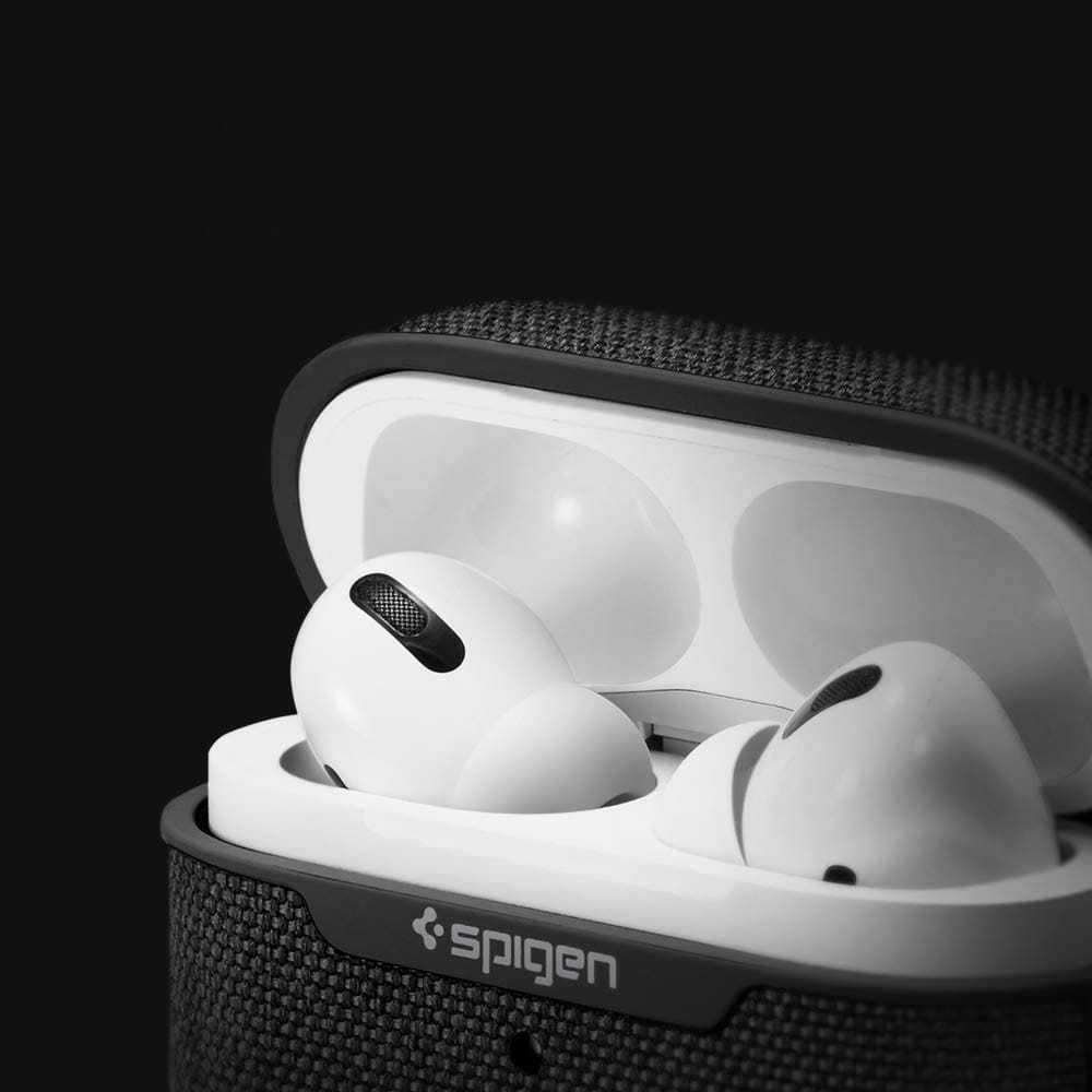 Schutzhülle Spigen Urban Fit für AirPods Pro schwarz