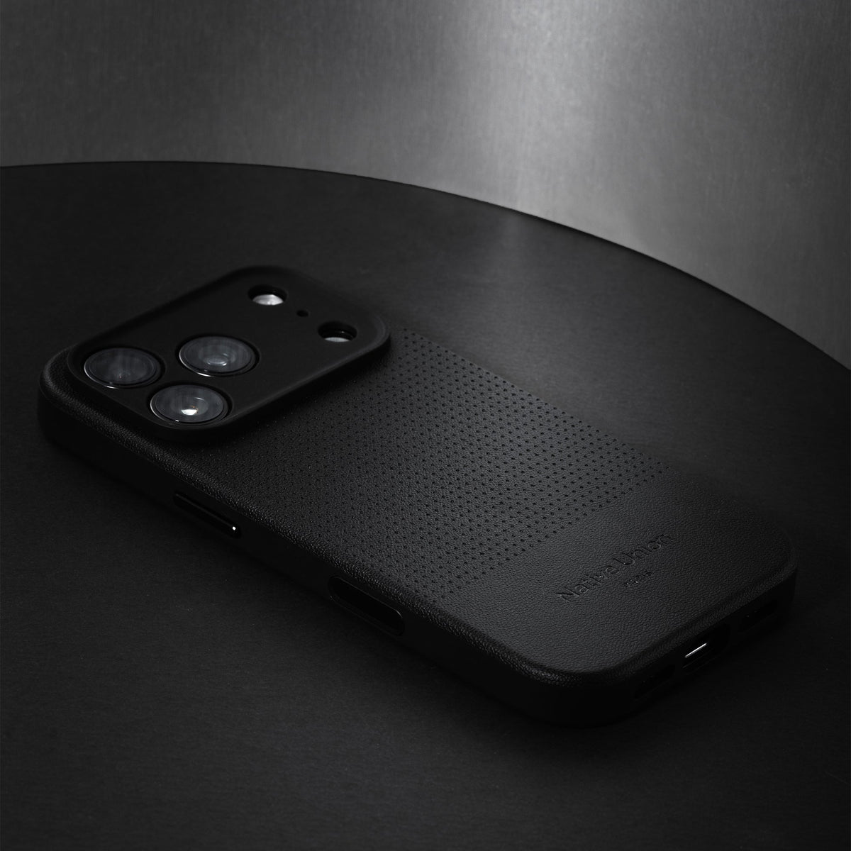 Handyhülle für iPhone 18 Pro, Native Union Active Case mit MagSafe, Schwarz (3/6)