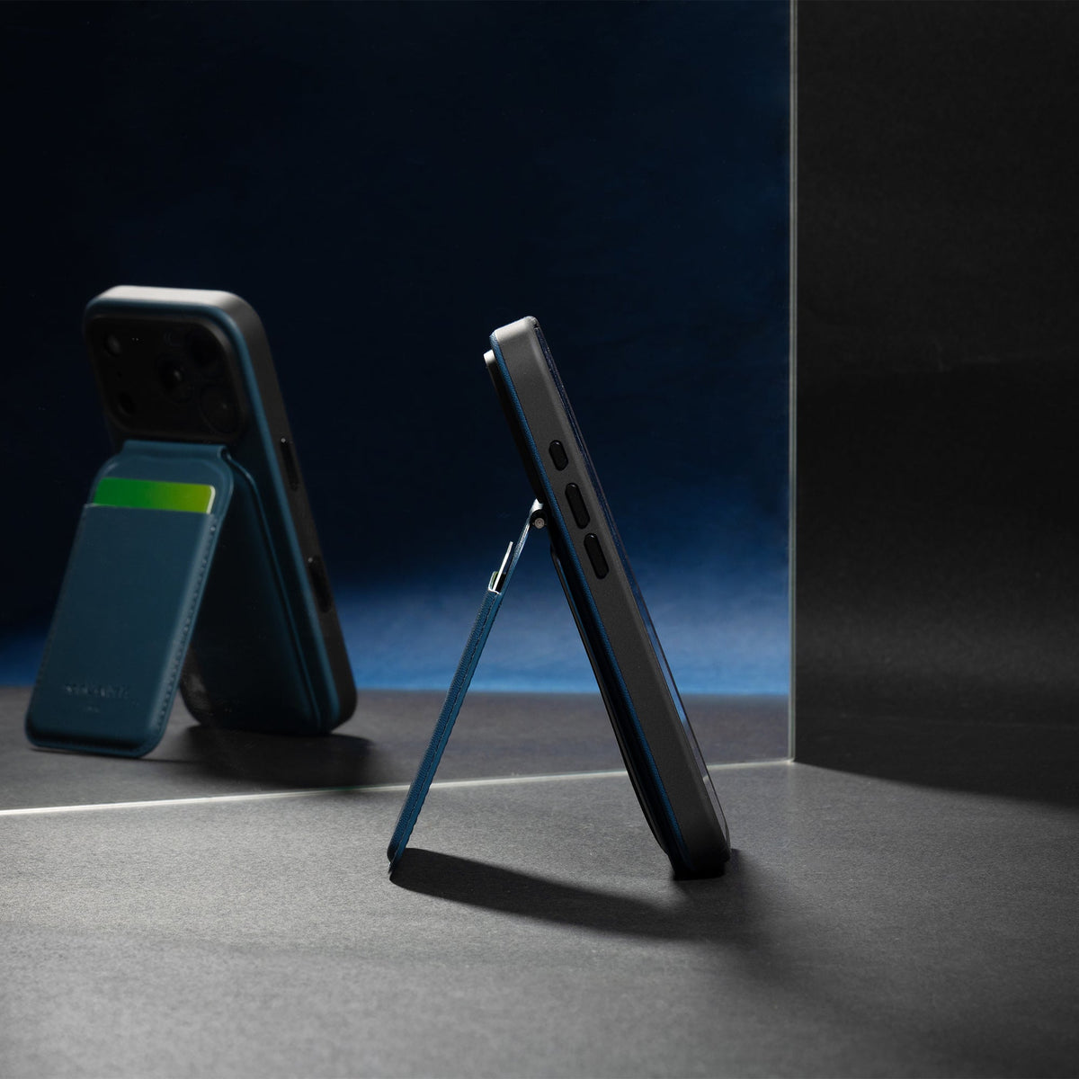 Handyhülle für iPhone 18 Pro Max, Native Union Active Case mit MagSafe, Dunkelblau (4/7)