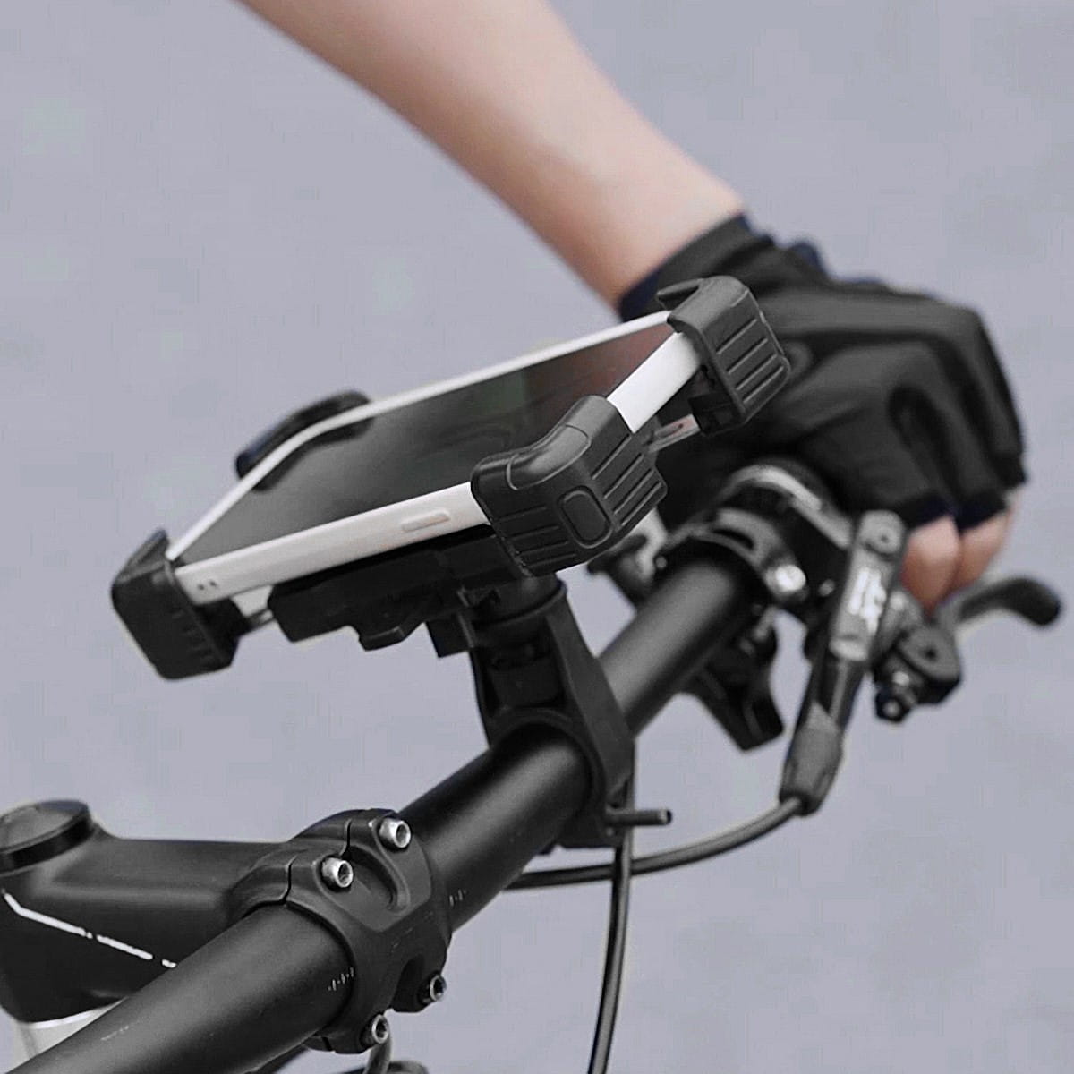 Smartphone mounted on bike handlebar with Vayox VA0344 holder, suitable for phones 4.5"-7.2", ideal for cycling and motorcycling.